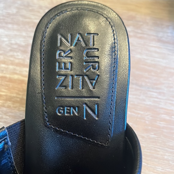 Naturalizer Black Genn Rythm Block Heel
Crisscross Strap Sandal Size 9.5 NWOT - Picture 8 of 8